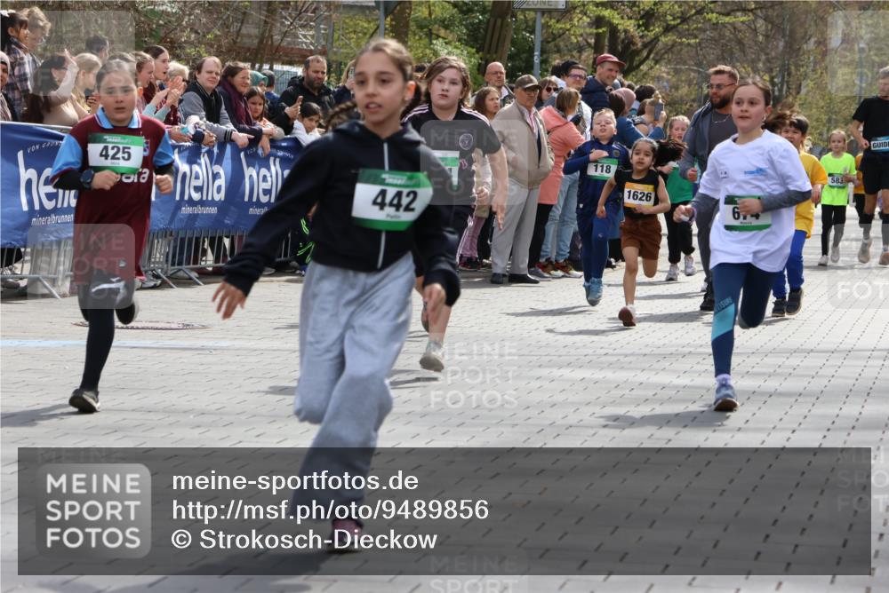 12.04.2026 - 45. Internationalen Wilhelmsburger Insellauf Strokosch-Dieckow http://msf.ph/oto/9489856 12.04.2026 14:35:35 Ziel 334, 514, 594, 680, 851, 515, 432, 513, 442, 603, 364, 425, 813, 674, 1724, 118, 322, 525, 77, 549 meine-sportfotos.de