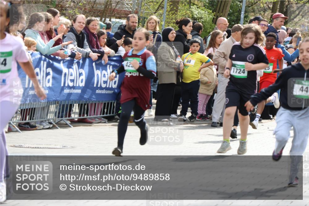 12.04.2026 - 45. Internationalen Wilhelmsburger Insellauf Strokosch-Dieckow http://msf.ph/oto/9489858 12.04.2026 14:35:34 Ziel 334, 514, 594, 680, 851, 515, 432, 513, 442, 603, 364, 425, 813, 674, 1724, 118, 322, 525 meine-sportfotos.de