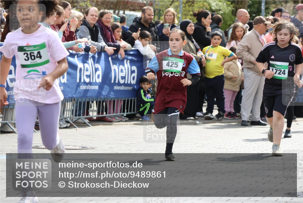 12.04.2026 - 45. Internationalen Wilhelmsburger Insellauf Strokosch-Dieckow http://msf.ph/oto/9489861 12.04.2026 14:35:34 Ziel 334, 514, 594, 680, 851, 515, 432, 513, 442, 603, 364, 425, 813, 674, 1724, 118, 322, 525 meine-sportfotos.de