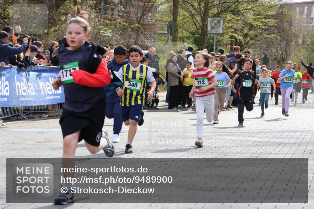 12.04.2026 - 45. Internationalen Wilhelmsburger Insellauf Strokosch-Dieckow http://msf.ph/oto/9489900 12.04.2026 14:35:22 Ziel 419, 80, 366, 574, 1017, 1717, 312, 340, 848, 1728, 474, 484, 137, 582 meine-sportfotos.de