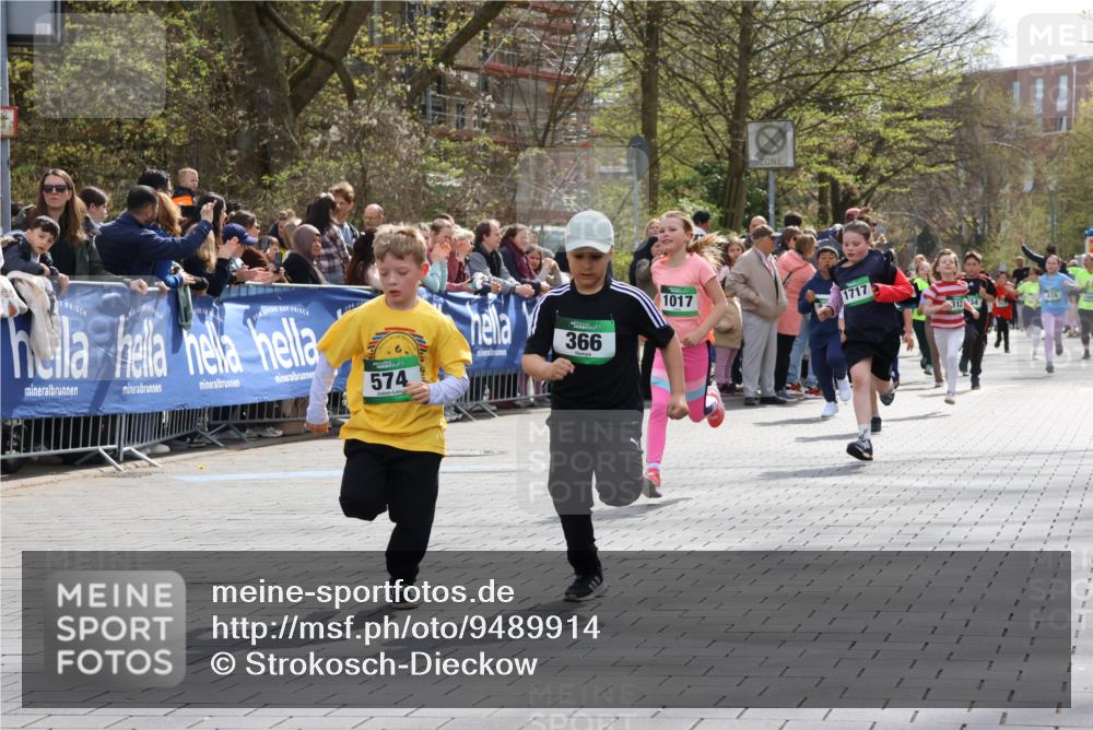 12.04.2026 - 45. Internationalen Wilhelmsburger Insellauf Strokosch-Dieckow http://msf.ph/oto/9489914 12.04.2026 14:35:19 Ziel 1703, 156, 659, 873, 142, 522, 1009, 419, 80, 366, 574, 1017, 1717, 312, 340, 848, 1728 meine-sportfotos.de