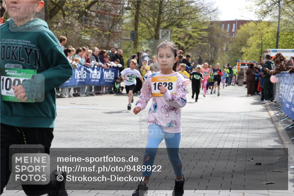 12.04.2026 - 45. Internationalen Wilhelmsburger Insellauf Strokosch-Dieckow http://msf.ph/oto/9489922 12.04.2026 14:35:15 Ziel 415, 1707, 846, 842, 1703, 156, 659, 873, 142, 522, 1009, 419, 80, 366, 574 meine-sportfotos.de