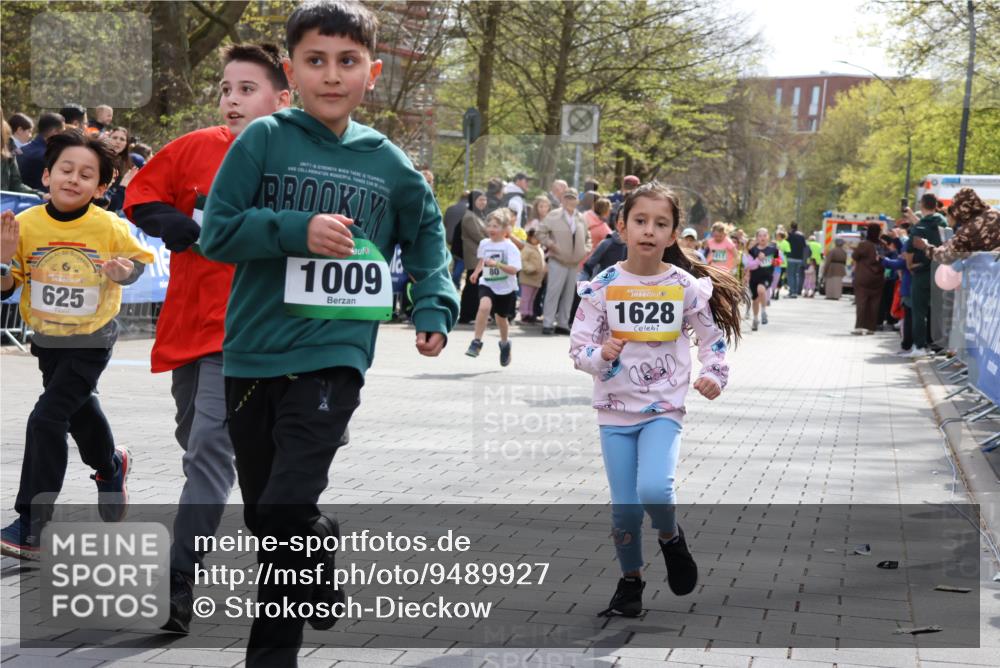 12.04.2026 - 45. Internationalen Wilhelmsburger Insellauf Strokosch-Dieckow http://msf.ph/oto/9489927 12.04.2026 14:35:15 Ziel 415, 1707, 846, 842, 1703, 156, 659, 873, 142, 522, 1009, 419, 80, 366, 574 meine-sportfotos.de