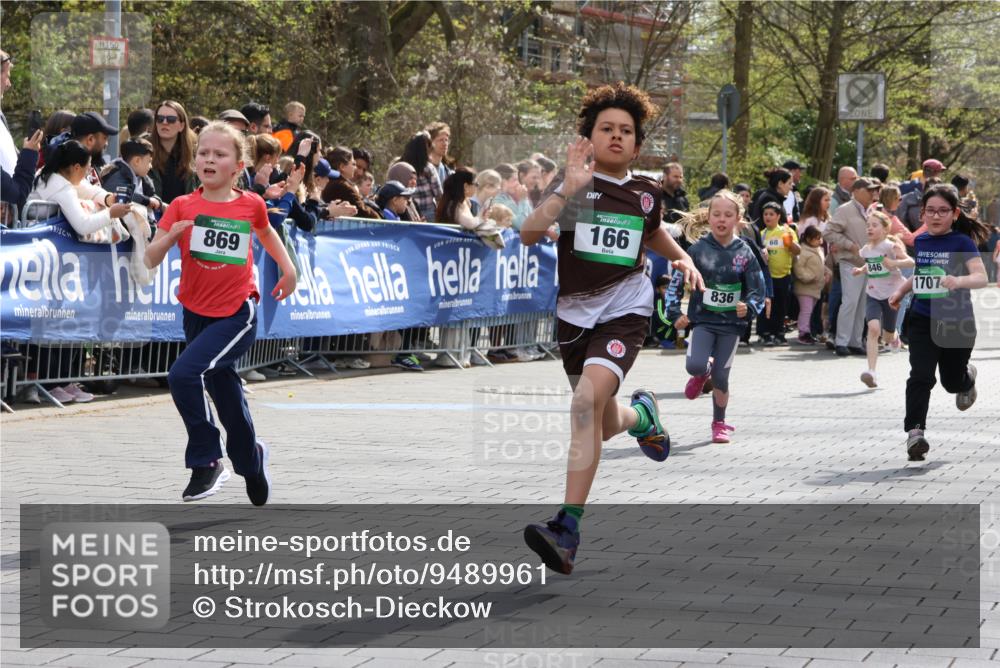 12.04.2026 - 45. Internationalen Wilhelmsburger Insellauf Strokosch-Dieckow http://msf.ph/oto/9489961 12.04.2026 14:35:06 Ziel 677, 69, 470, 1750, 163, 166, 836, 869, 415, 1707, 846, 842 meine-sportfotos.de