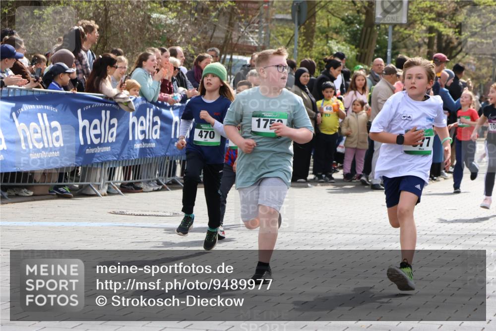 12.04.2026 - 45. Internationalen Wilhelmsburger Insellauf Strokosch-Dieckow http://msf.ph/oto/9489977 12.04.2026 14:35:02 Ziel 556, 840, 864, 288, 1725, 550, 527, 1721, 616, 816, 677, 69, 470, 1750, 163, 166, 836, 869 meine-sportfotos.de