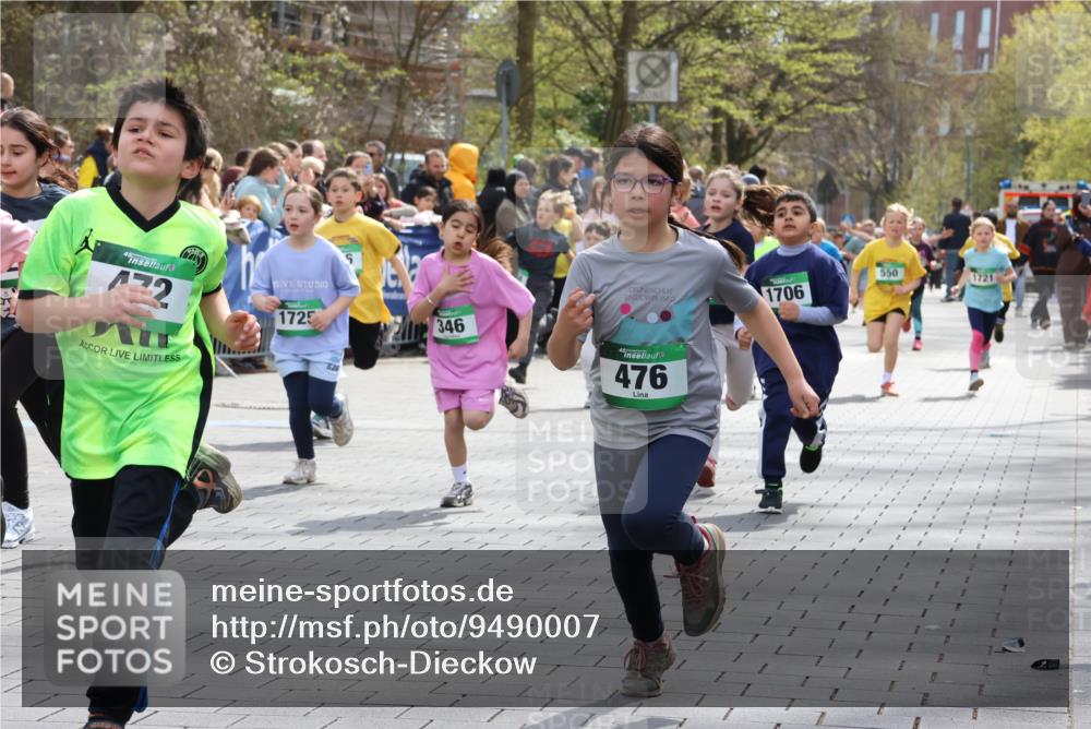 12.04.2026 - 45. Internationalen Wilhelmsburger Insellauf Strokosch-Dieckow http://msf.ph/oto/9490007 12.04.2026 14:34:53 Ziel 993, 519, 999, 622, 471, 356, 47, 1021, 485, 489, 1016, 122, 476, 472, 575, 287, 326, 464, 1706, 346, 1726, 556, 840, 864, 288, 1725, 550, 527, 1721, 616, 816 meine-sportfotos.de