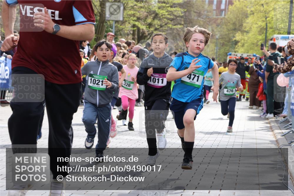 12.04.2026 - 45. Internationalen Wilhelmsburger Insellauf Strokosch-Dieckow http://msf.ph/oto/9490017 12.04.2026 14:34:51 Ziel 538, 40, 303, 993, 519, 999, 622, 471, 356, 47, 1021, 485, 489, 1016, 122, 476, 472, 575, 287, 326, 464, 1706, 346, 1726, 556, 840, 864, 288, 1725 meine-sportfotos.de