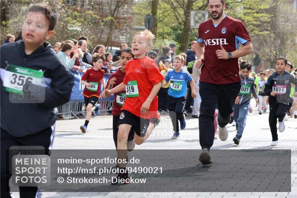 12.04.2026 - 45. Internationalen Wilhelmsburger Insellauf Strokosch-Dieckow http://msf.ph/oto/9490021 12.04.2026 14:34:49 Ziel 538, 40, 303, 993, 519, 999, 622, 471, 356, 47, 1021, 485, 489, 1016, 122, 476, 472, 575, 287, 326, 464, 1706, 346, 1726 meine-sportfotos.de