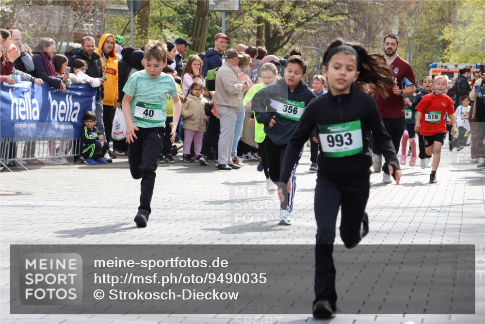 12.04.2026 - 45. Internationalen Wilhelmsburger Insellauf Strokosch-Dieckow http://msf.ph/oto/9490035 12.04.2026 14:34:46 Ziel 16, 837, 311, 589, 808, 1720, 538, 40, 303, 993, 519, 999, 622, 471, 356, 47, 1021, 485, 489, 1016, 122, 476, 472 meine-sportfotos.de