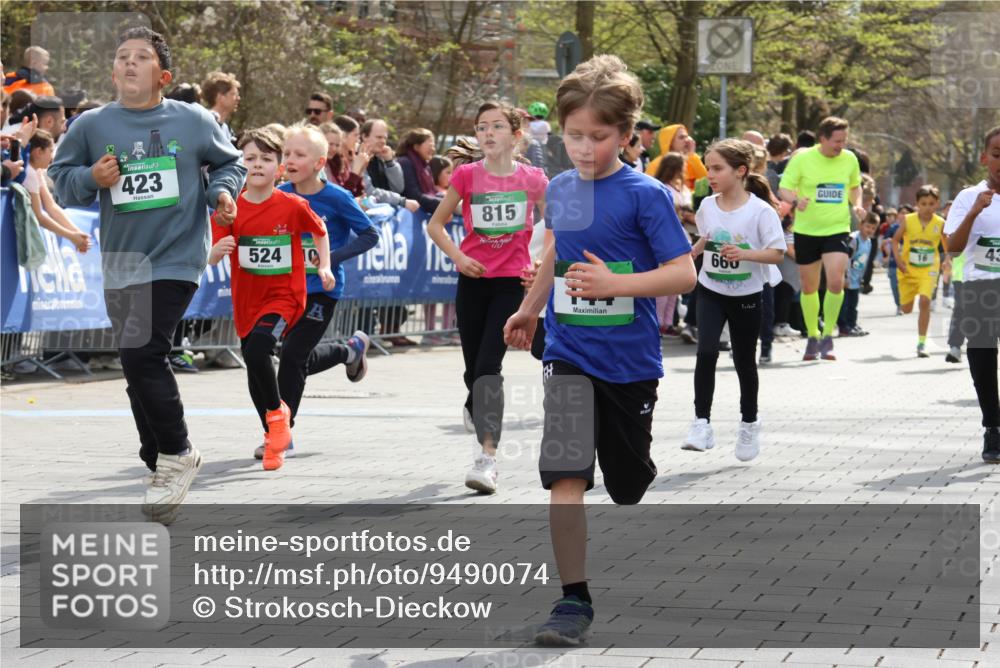 12.04.2026 - 45. Internationalen Wilhelmsburger Insellauf Strokosch-Dieckow http://msf.ph/oto/9490074 12.04.2026 14:34:37 Ziel 27, 332, 305, 853, 28, 146, 841, 1076, 1711, 443, 291, 144, 995, 590, 436, 110, 524, 660, 843, 815, 423, 16, 837, 311, 589, 808, 1720 meine-sportfotos.de