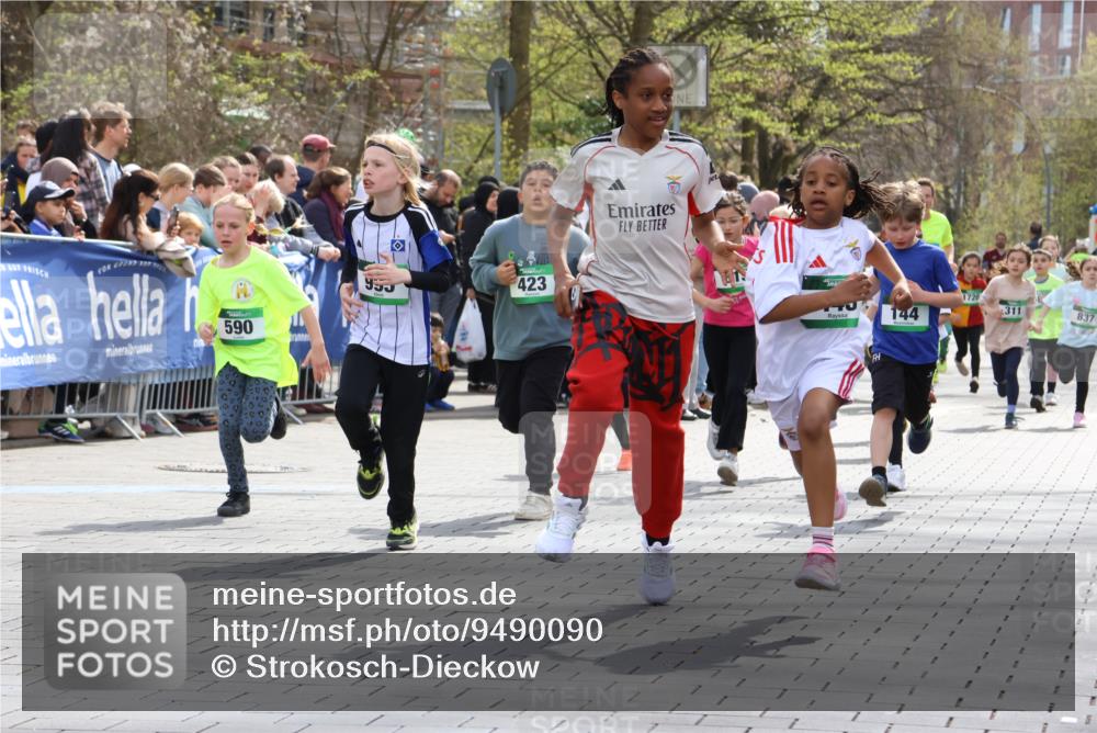 12.04.2026 - 45. Internationalen Wilhelmsburger Insellauf Strokosch-Dieckow http://msf.ph/oto/9490090 12.04.2026 14:34:35 Ziel 1712, 809, 27, 332, 305, 853, 28, 146, 841, 1076, 1711, 443, 291, 144, 995, 590, 436, 110, 524, 660, 843, 815, 423, 16, 837, 311 meine-sportfotos.de