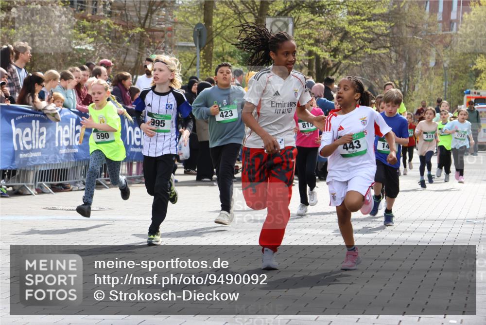 12.04.2026 - 45. Internationalen Wilhelmsburger Insellauf Strokosch-Dieckow http://msf.ph/oto/9490092 12.04.2026 14:34:35 Ziel 1712, 809, 27, 332, 305, 853, 28, 146, 841, 1076, 1711, 443, 291, 144, 995, 590, 436, 110, 524, 660, 843, 815, 423, 16, 837, 311 meine-sportfotos.de
