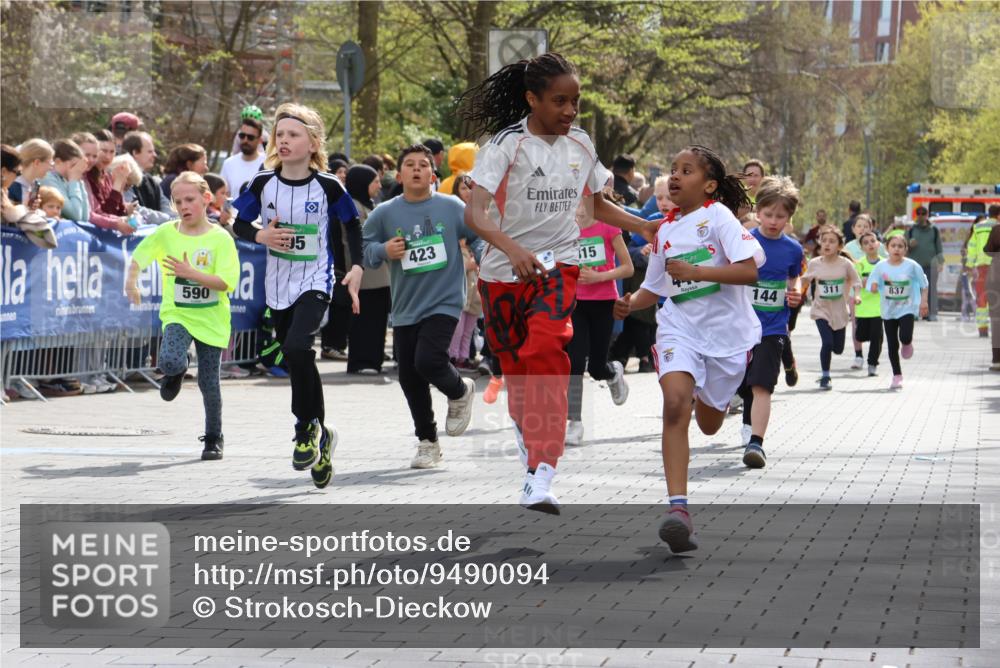 12.04.2026 - 45. Internationalen Wilhelmsburger Insellauf Strokosch-Dieckow http://msf.ph/oto/9490094 12.04.2026 14:34:34 Ziel 115, 1026, 1712, 809, 27, 332, 305, 853, 28, 146, 841, 1076, 1711, 443, 291, 144, 995, 590, 436, 110, 524, 660, 843, 815, 423, 16, 837, 311 meine-sportfotos.de