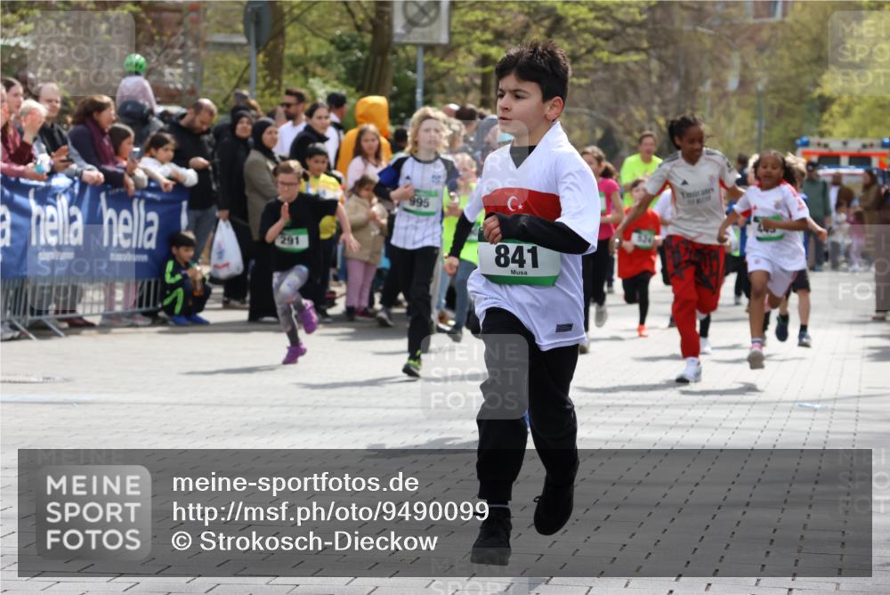 12.04.2026 - 45. Internationalen Wilhelmsburger Insellauf Strokosch-Dieckow http://msf.ph/oto/9490099 12.04.2026 14:34:32 Ziel 1730, 115, 1026, 1712, 809, 27, 332, 305, 853, 28, 146, 841, 1076, 1711, 443, 291, 144, 995, 590, 436, 110, 524 meine-sportfotos.de