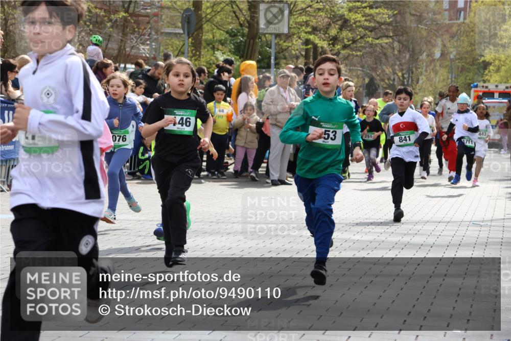 12.04.2026 - 45. Internationalen Wilhelmsburger Insellauf Strokosch-Dieckow http://msf.ph/oto/9490110 12.04.2026 14:34:30 Ziel 1723, 1730, 115, 1026, 1712, 809, 27, 332, 305, 853, 28, 146, 841, 1076, 1711, 443, 291, 144, 995, 590 meine-sportfotos.de