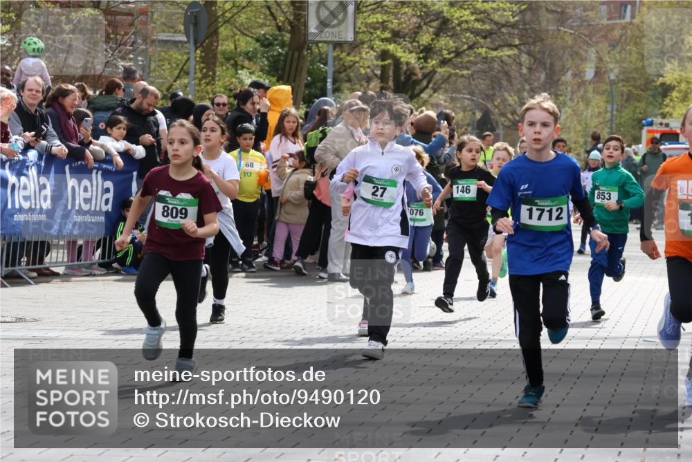 12.04.2026 - 45. Internationalen Wilhelmsburger Insellauf Strokosch-Dieckow http://msf.ph/oto/9490120 12.04.2026 14:34:27 Ziel 104, 314, 1718, 160, 483, 839, 1713, 1723, 1730, 115, 1026, 1712, 809, 27, 332, 305, 853, 28, 146, 841, 1076, 1711 meine-sportfotos.de