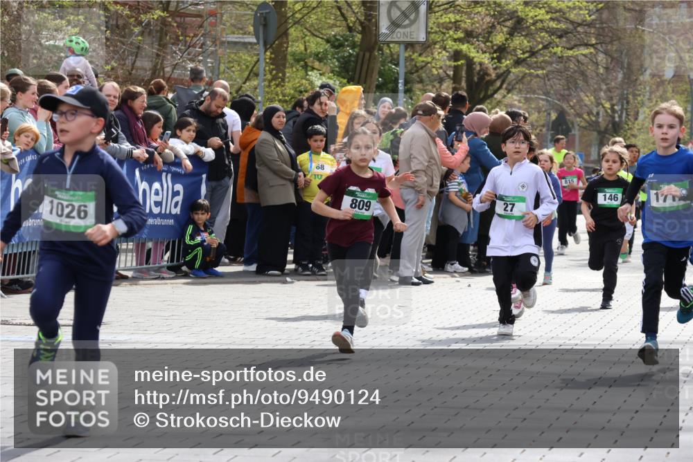 12.04.2026 - 45. Internationalen Wilhelmsburger Insellauf Strokosch-Dieckow http://msf.ph/oto/9490124 12.04.2026 14:34:27 Ziel 104, 314, 1718, 160, 483, 839, 1713, 1723, 1730, 115, 1026, 1712, 809, 27, 332, 305, 853, 28, 146, 841, 1076, 1711 meine-sportfotos.de