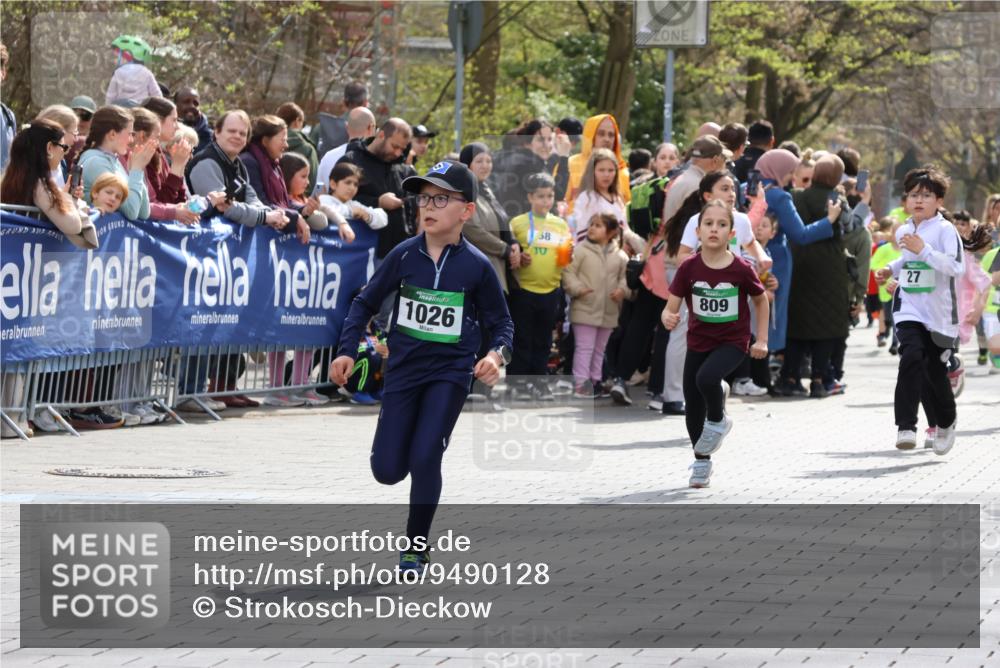 12.04.2026 - 45. Internationalen Wilhelmsburger Insellauf Strokosch-Dieckow http://msf.ph/oto/9490128 12.04.2026 14:34:26 Ziel 33, 104, 314, 1718, 160, 483, 839, 1713, 1723, 1730, 115, 1026, 1712, 809, 27, 332, 305, 853, 28, 146, 841 meine-sportfotos.de