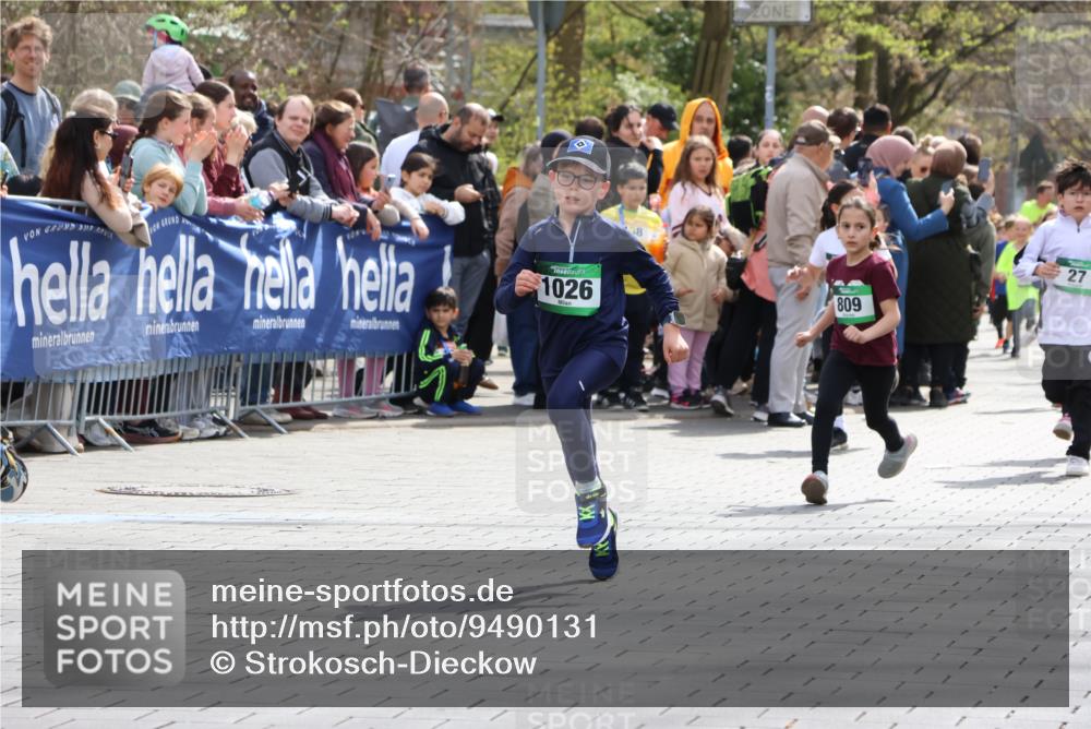 12.04.2026 - 45. Internationalen Wilhelmsburger Insellauf Strokosch-Dieckow http://msf.ph/oto/9490131 12.04.2026 14:34:26 Ziel 33, 104, 314, 1718, 160, 483, 839, 1713, 1723, 1730, 115, 1026, 1712, 809, 27, 332, 305, 853, 28, 146, 841 meine-sportfotos.de