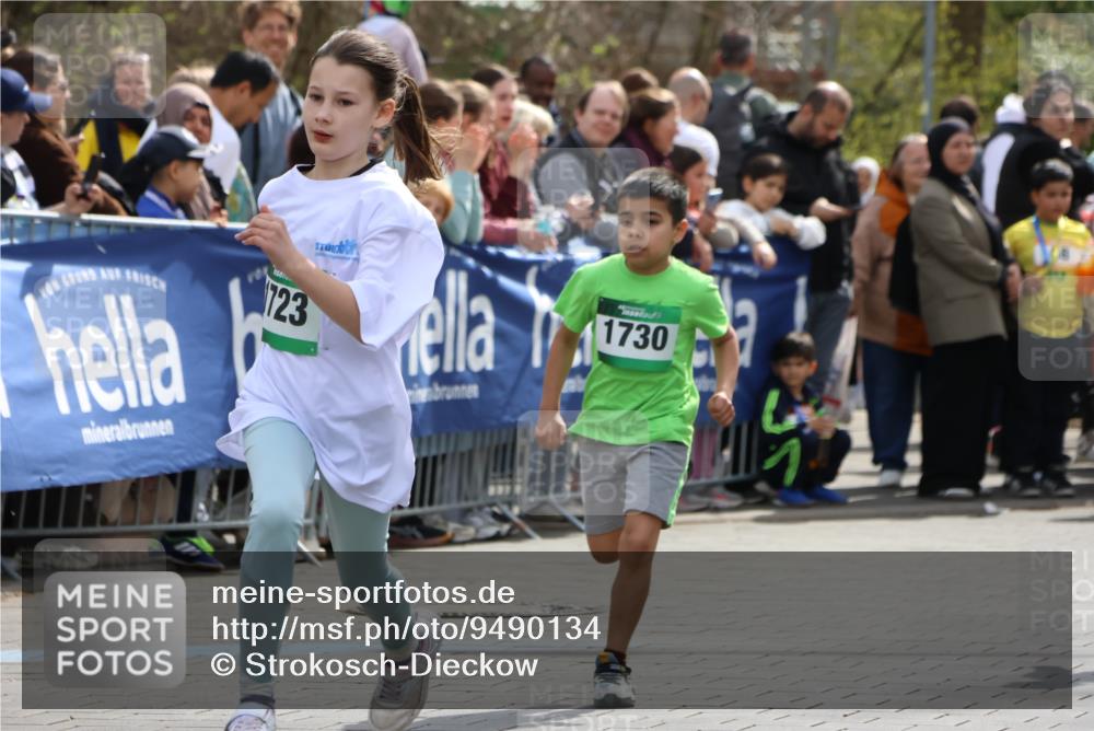 12.04.2026 - 45. Internationalen Wilhelmsburger Insellauf Strokosch-Dieckow http://msf.ph/oto/9490134 12.04.2026 14:34:25 Ziel 32, 33, 104, 314, 1718, 160, 483, 839, 1713, 1723, 1730, 115, 1026, 1712, 809, 27, 332, 305, 853, 28 meine-sportfotos.de