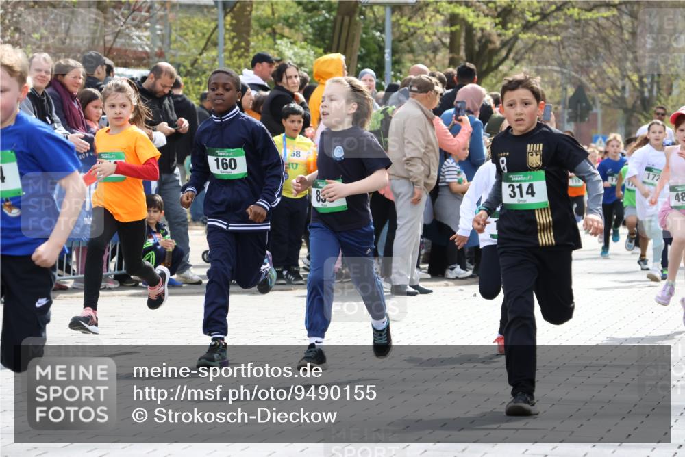 12.04.2026 - 45. Internationalen Wilhelmsburger Insellauf Strokosch-Dieckow http://msf.ph/oto/9490155 12.04.2026 14:34:20 Ziel 1014, 1731, 1722, 32, 33, 104, 314, 1718, 160, 483, 839, 1713, 1723, 1730 meine-sportfotos.de
