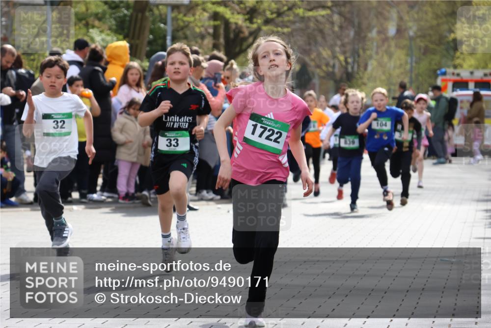 12.04.2026 - 45. Internationalen Wilhelmsburger Insellauf Strokosch-Dieckow http://msf.ph/oto/9490171 12.04.2026 14:34:17 Ziel 294, 870, 39, 649, 552, 1014, 1731, 1722, 32, 33, 104, 314, 1718, 160, 483, 839, 1713 meine-sportfotos.de