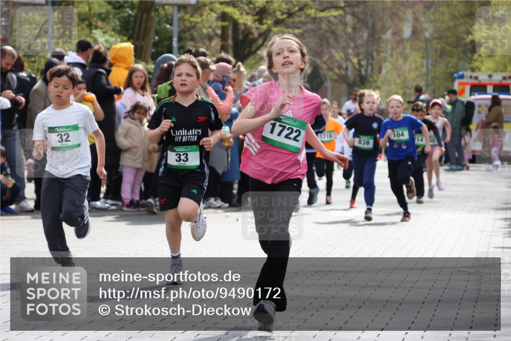 12.04.2026 - 45. Internationalen Wilhelmsburger Insellauf Strokosch-Dieckow http://msf.ph/oto/9490172 12.04.2026 14:34:17 Ziel 294, 870, 39, 649, 552, 1014, 1731, 1722, 32, 33, 104, 314, 1718, 160, 483, 839, 1713 meine-sportfotos.de