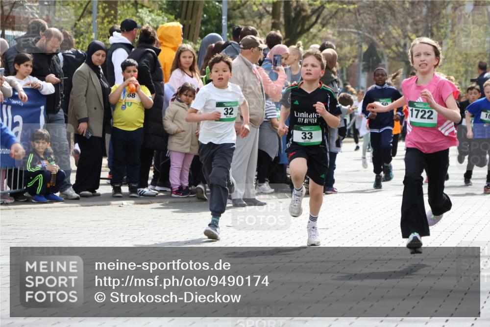 12.04.2026 - 45. Internationalen Wilhelmsburger Insellauf Strokosch-Dieckow http://msf.ph/oto/9490174 12.04.2026 14:34:16 Ziel 294, 870, 39, 649, 552, 1014, 1731, 1722, 32, 33, 104, 314, 1718 meine-sportfotos.de