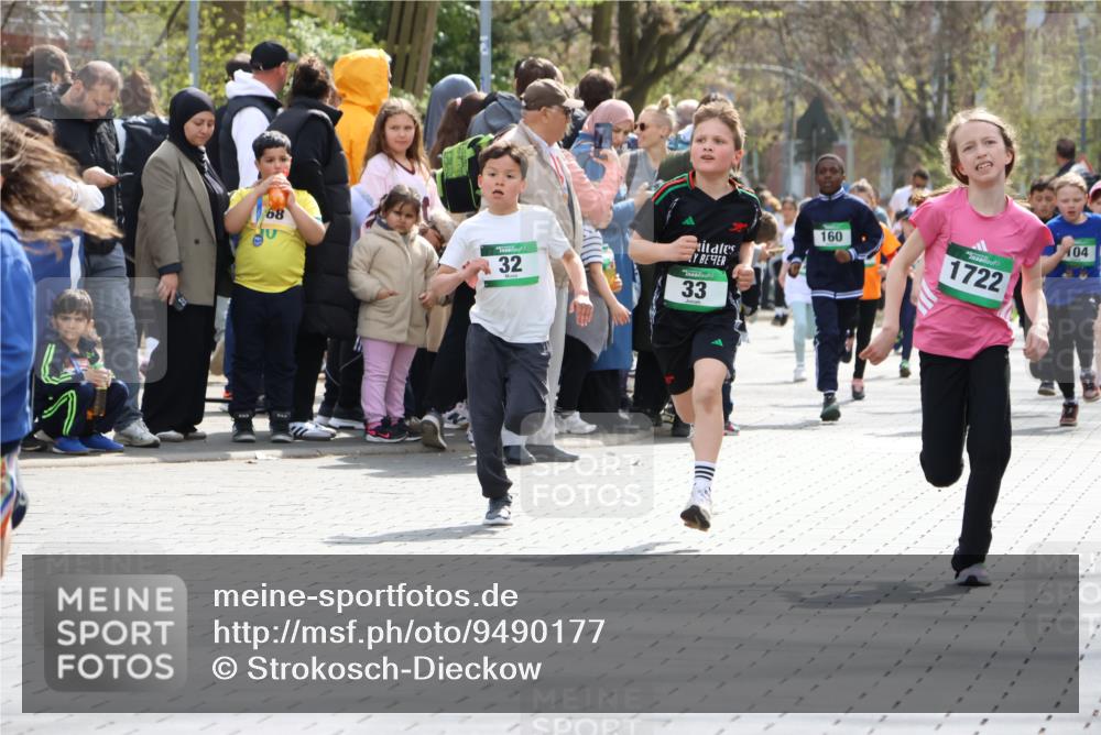 12.04.2026 - 45. Internationalen Wilhelmsburger Insellauf Strokosch-Dieckow http://msf.ph/oto/9490177 12.04.2026 14:34:16 Ziel 294, 870, 39, 649, 552, 1014, 1731, 1722, 32, 33, 104, 314, 1718 meine-sportfotos.de