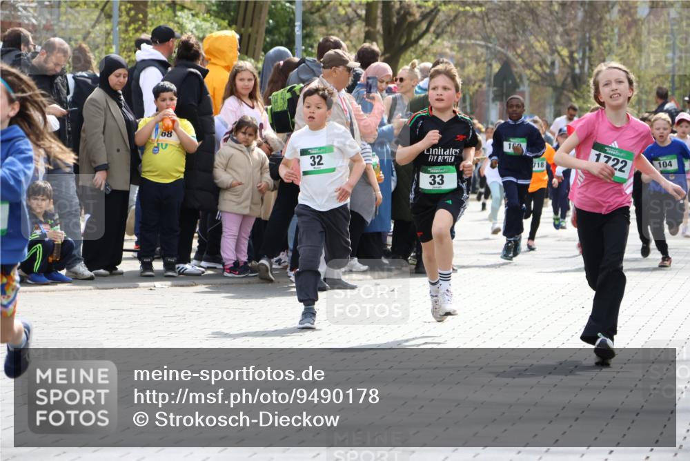 12.04.2026 - 45. Internationalen Wilhelmsburger Insellauf Strokosch-Dieckow http://msf.ph/oto/9490178 12.04.2026 14:34:16 Ziel 294, 870, 39, 649, 552, 1014, 1731, 1722, 32, 33, 104, 314, 1718 meine-sportfotos.de