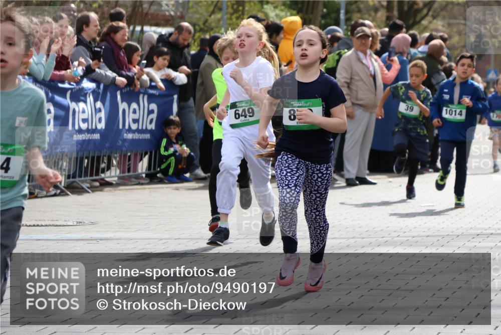 12.04.2026 - 45. Internationalen Wilhelmsburger Insellauf Strokosch-Dieckow http://msf.ph/oto/9490197 12.04.2026 14:34:10 Ziel 676, 294, 870, 39, 649, 552, 1014 meine-sportfotos.de