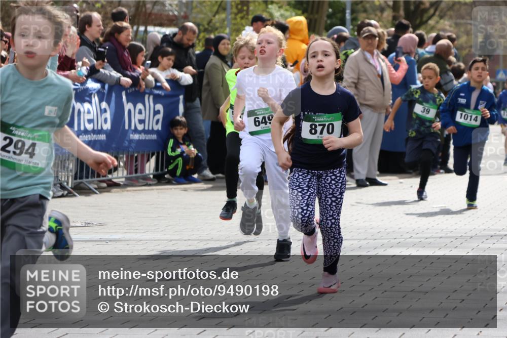 12.04.2026 - 45. Internationalen Wilhelmsburger Insellauf Strokosch-Dieckow http://msf.ph/oto/9490198 12.04.2026 14:34:10 Ziel 676, 294, 870, 39, 649, 552, 1014 meine-sportfotos.de