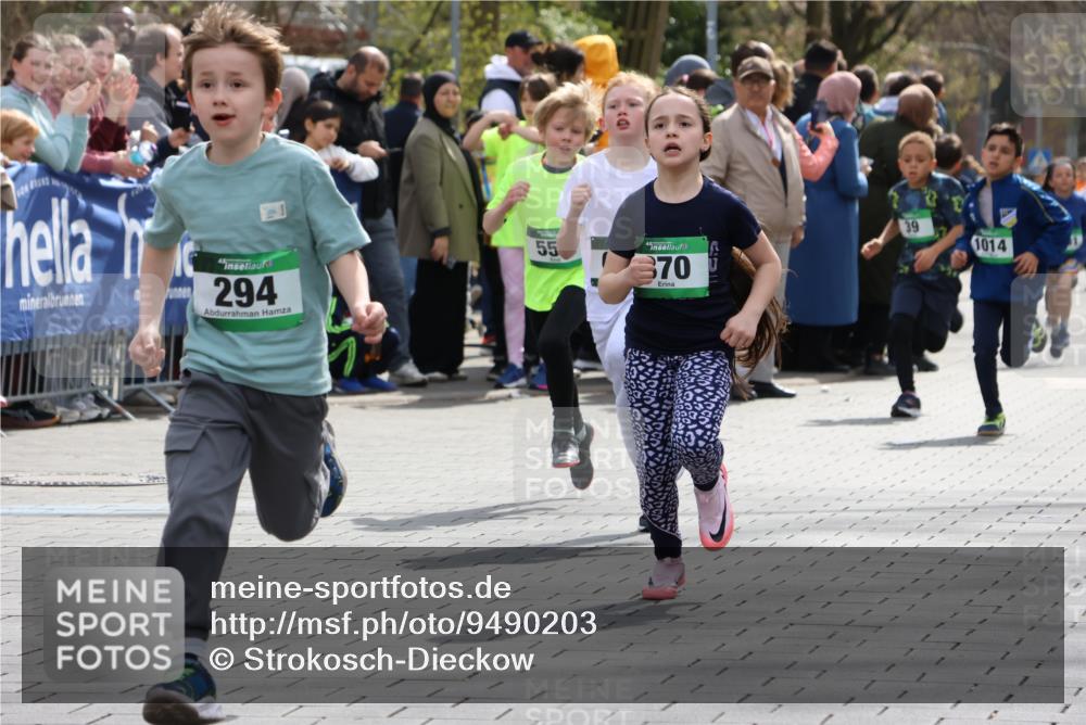 12.04.2026 - 45. Internationalen Wilhelmsburger Insellauf Strokosch-Dieckow http://msf.ph/oto/9490203 12.04.2026 14:34:10 Ziel 676, 294, 870, 39, 649, 552, 1014 meine-sportfotos.de