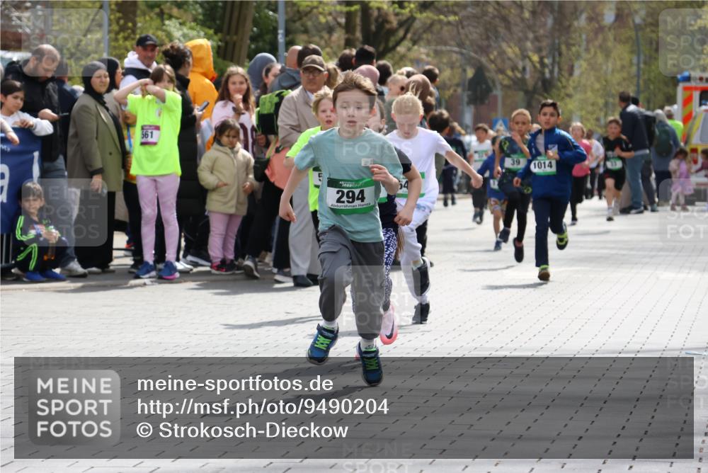 12.04.2026 - 45. Internationalen Wilhelmsburger Insellauf Strokosch-Dieckow http://msf.ph/oto/9490204 12.04.2026 14:34:08 Ziel 89, 5, 59, 676, 294, 870, 39, 649, 552, 1014 meine-sportfotos.de