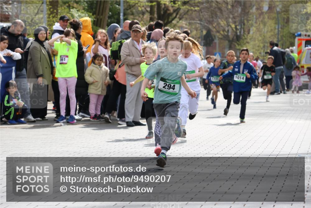 12.04.2026 - 45. Internationalen Wilhelmsburger Insellauf Strokosch-Dieckow http://msf.ph/oto/9490207 12.04.2026 14:34:08 Ziel 89, 5, 59, 676, 294, 870, 39, 649, 552, 1014 meine-sportfotos.de