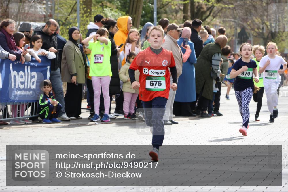 12.04.2026 - 45. Internationalen Wilhelmsburger Insellauf Strokosch-Dieckow http://msf.ph/oto/9490217 12.04.2026 14:34:07 Ziel 1065, 89, 5, 59, 676, 294, 870, 39, 649, 552 meine-sportfotos.de
