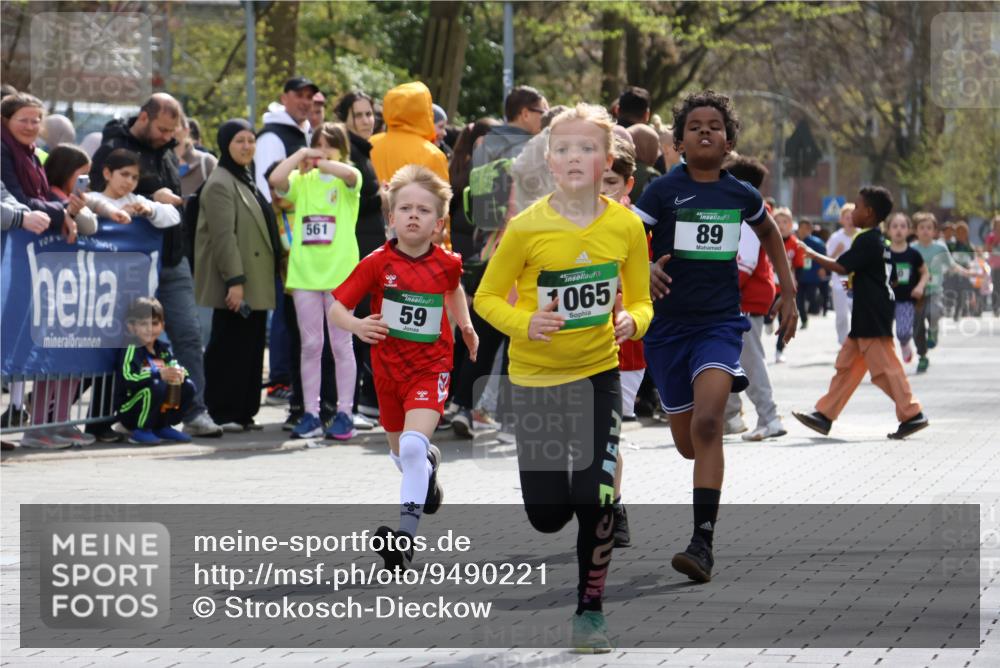 12.04.2026 - 45. Internationalen Wilhelmsburger Insellauf Strokosch-Dieckow http://msf.ph/oto/9490221 12.04.2026 14:34:00 Ziel 669, 290, 120, 1065, 89, 5, 59 meine-sportfotos.de
