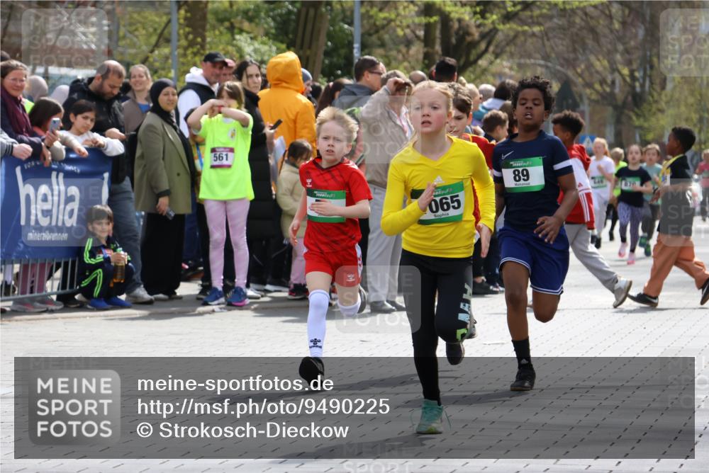 12.04.2026 - 45. Internationalen Wilhelmsburger Insellauf Strokosch-Dieckow http://msf.ph/oto/9490225 12.04.2026 14:34:00 Ziel 669, 290, 120, 1065, 89, 5, 59 meine-sportfotos.de