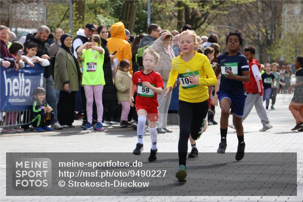 12.04.2026 - 45. Internationalen Wilhelmsburger Insellauf Strokosch-Dieckow http://msf.ph/oto/9490227 12.04.2026 14:34:00 Ziel 669, 290, 120, 1065, 89, 5, 59 meine-sportfotos.de