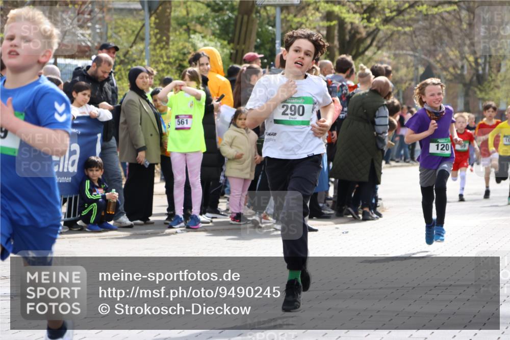 12.04.2026 - 45. Internationalen Wilhelmsburger Insellauf Strokosch-Dieckow http://msf.ph/oto/9490245 12.04.2026 14:33:55 Ziel 1716, 1704, 669, 290, 120, 1065 meine-sportfotos.de