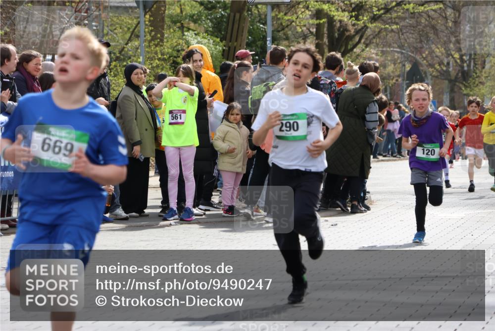12.04.2026 - 45. Internationalen Wilhelmsburger Insellauf Strokosch-Dieckow http://msf.ph/oto/9490247 12.04.2026 14:33:54 Ziel 1716, 1704, 669, 290, 120 meine-sportfotos.de