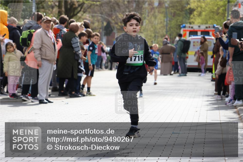 12.04.2026 - 45. Internationalen Wilhelmsburger Insellauf Strokosch-Dieckow http://msf.ph/oto/9490267 12.04.2026 14:33:47 Ziel 457, 1714, 1716, 1704 meine-sportfotos.de