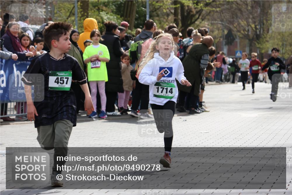 12.04.2026 - 45. Internationalen Wilhelmsburger Insellauf Strokosch-Dieckow http://msf.ph/oto/9490278 12.04.2026 14:33:42 Ziel 610, 72, 671, 457, 1714 meine-sportfotos.de