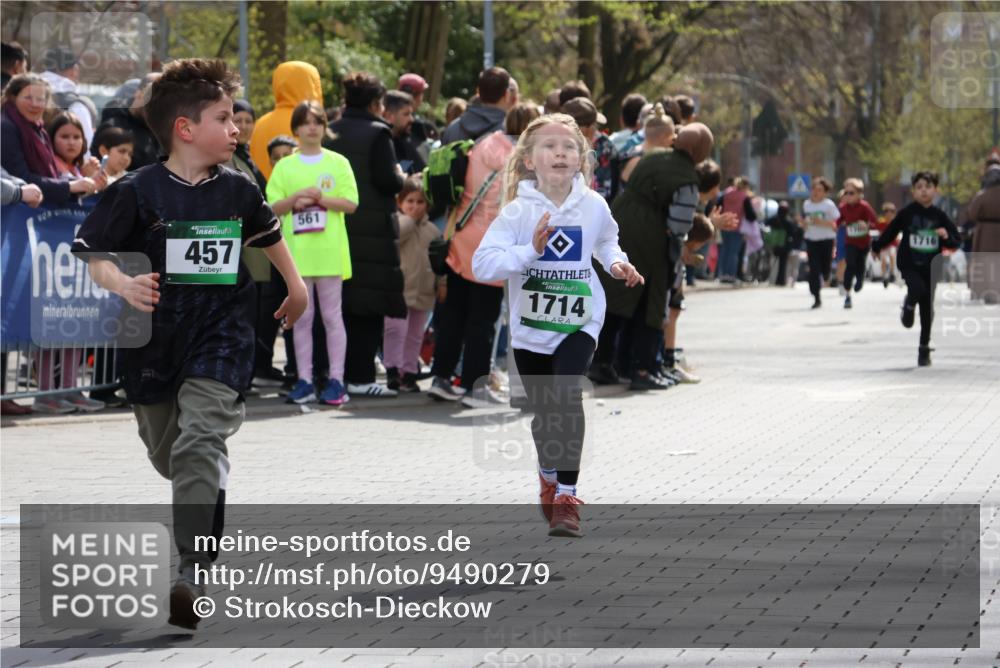 12.04.2026 - 45. Internationalen Wilhelmsburger Insellauf Strokosch-Dieckow http://msf.ph/oto/9490279 12.04.2026 14:33:42 Ziel 610, 72, 671, 457, 1714 meine-sportfotos.de