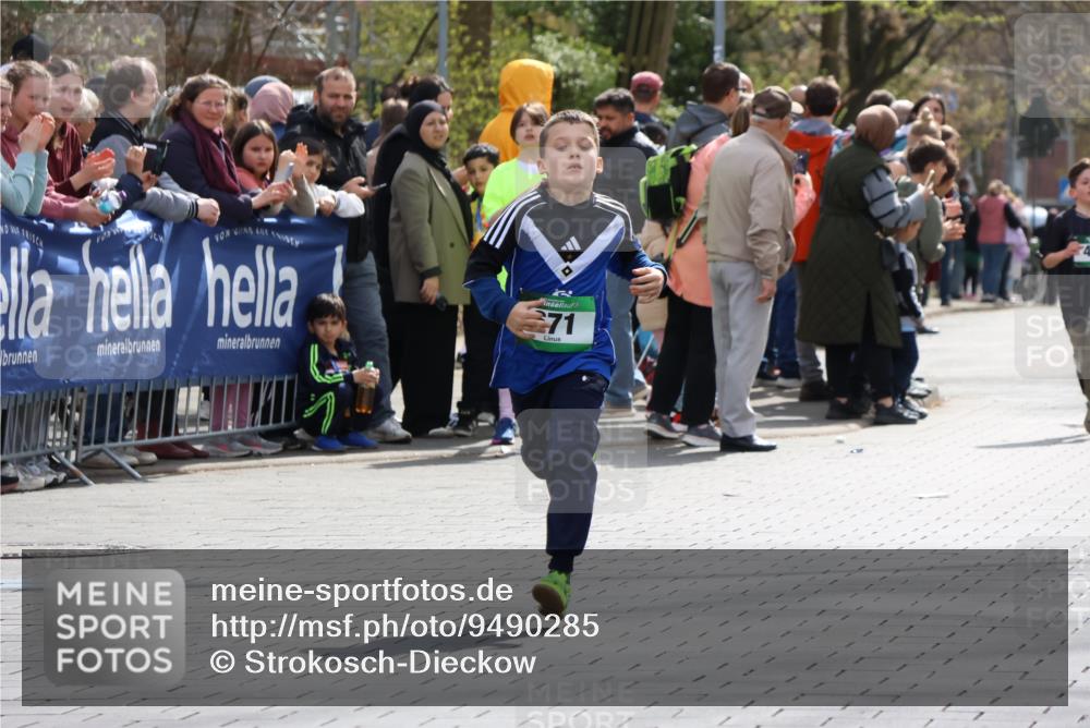12.04.2026 - 45. Internationalen Wilhelmsburger Insellauf Strokosch-Dieckow http://msf.ph/oto/9490285 12.04.2026 14:33:39 Ziel 610, 72, 671, 457, 1714 meine-sportfotos.de