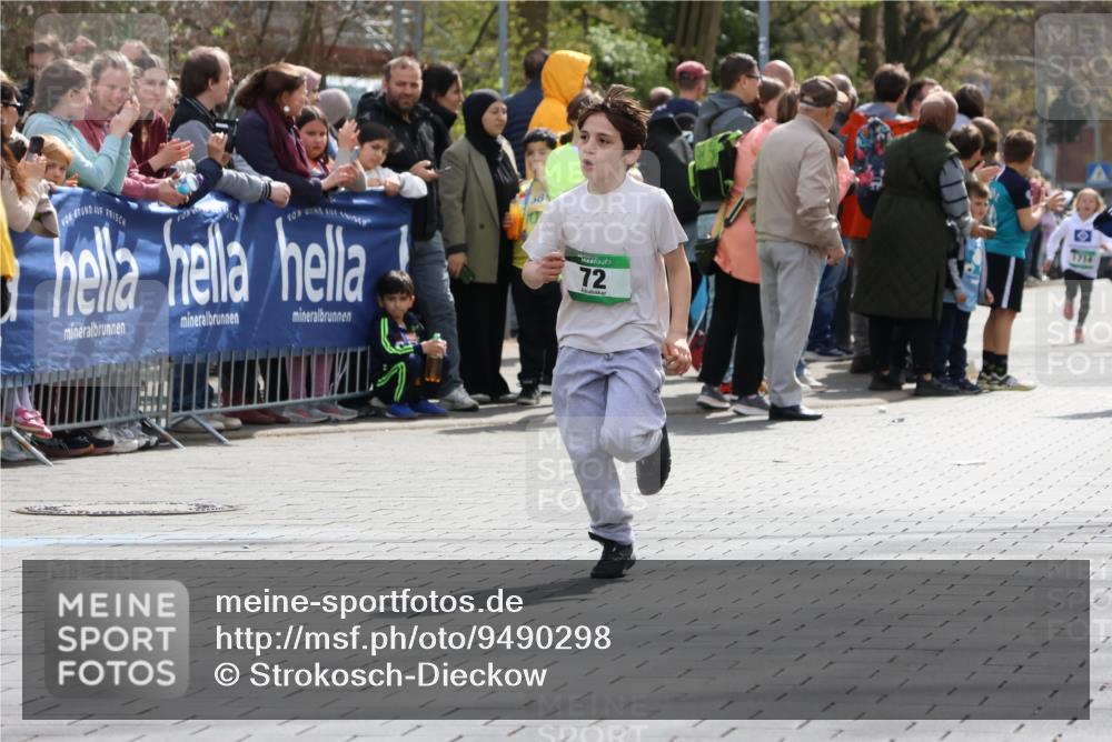 12.04.2026 - 45. Internationalen Wilhelmsburger Insellauf Strokosch-Dieckow http://msf.ph/oto/9490298 12.04.2026 14:33:36 Ziel 610, 72, 671 meine-sportfotos.de