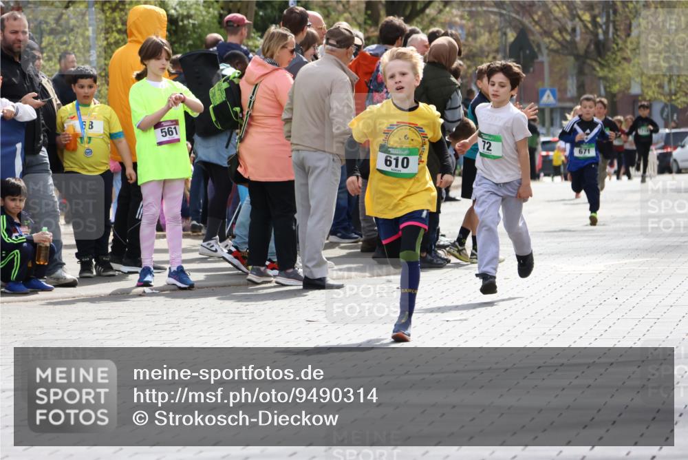 12.04.2026 - 45. Internationalen Wilhelmsburger Insellauf Strokosch-Dieckow http://msf.ph/oto/9490314 12.04.2026 14:33:33 Ziel 610, 72 meine-sportfotos.de