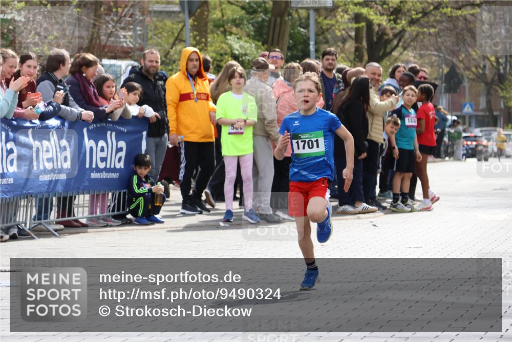 12.04.2026 - 45. Internationalen Wilhelmsburger Insellauf Strokosch-Dieckow http://msf.ph/oto/9490324 12.04.2026 14:33:14 Ziel 1701 meine-sportfotos.de