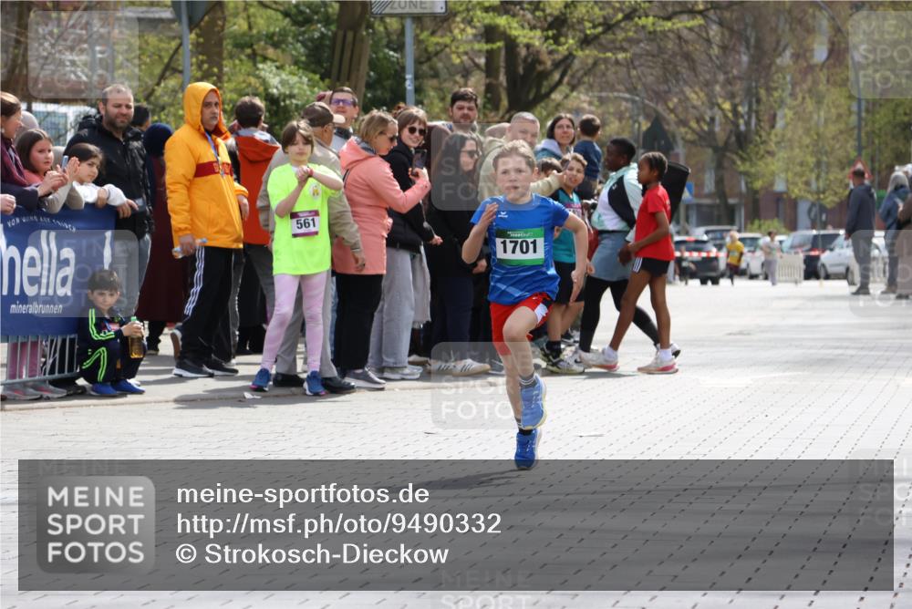 12.04.2026 - 45. Internationalen Wilhelmsburger Insellauf Strokosch-Dieckow http://msf.ph/oto/9490332 12.04.2026 14:33:14 Ziel 1701 meine-sportfotos.de