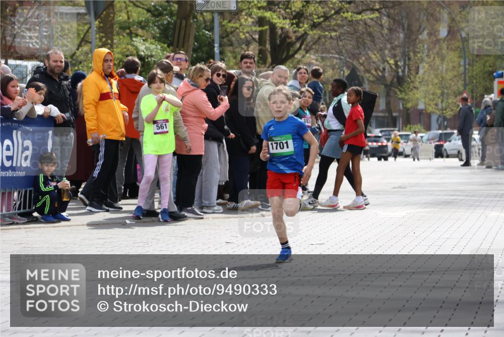 12.04.2026 - 45. Internationalen Wilhelmsburger Insellauf Strokosch-Dieckow http://msf.ph/oto/9490333 12.04.2026 14:33:13 Ziel 1701 meine-sportfotos.de